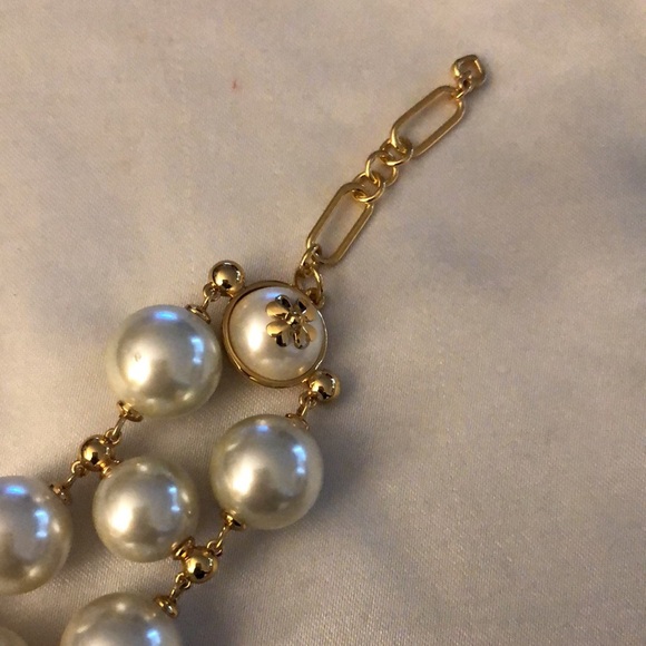 Kate Spade Gold Tone Pearls On Pearl Chunky Bracelet Spade Flower Motif NWT - Picture 5 of 13